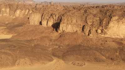Tombes Touaregs dans le désert rocheux de la région de Djanet